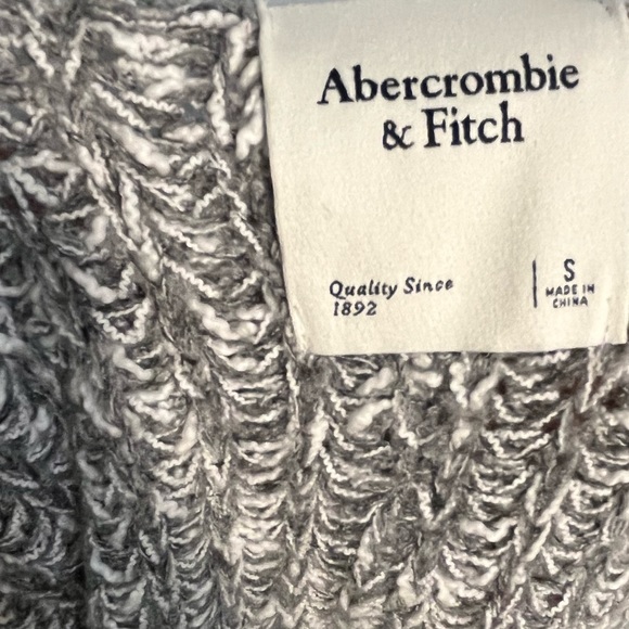 • Abercrombie & Fitch Gray Cardigan Gray White New Without Tags - Picture 2 of 10